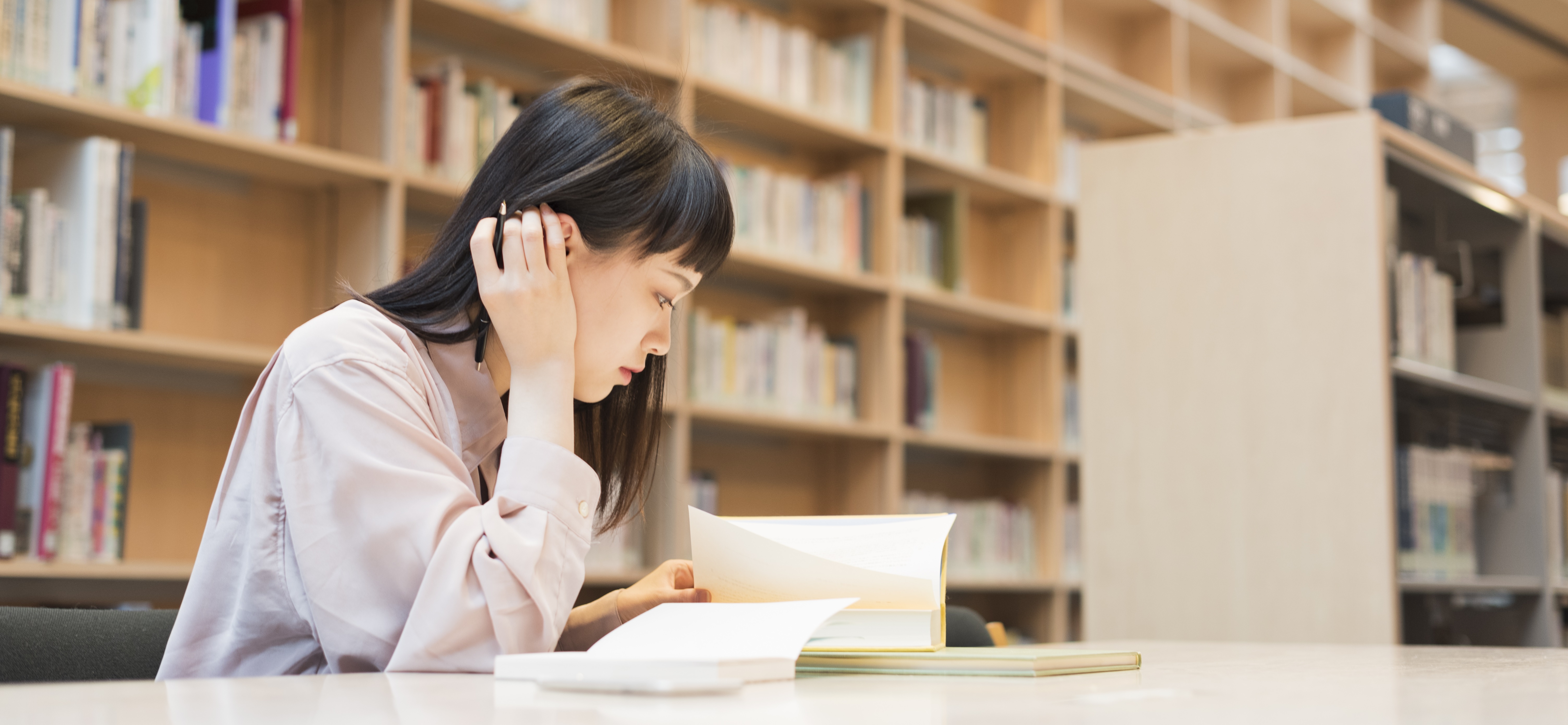 大学図書館イメージ