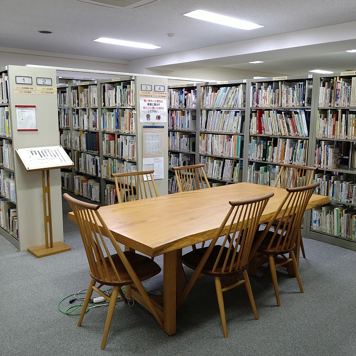 住総研　図書室1