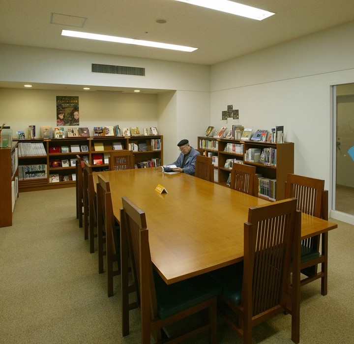 福岡アジア美術館 図書閲覧室2