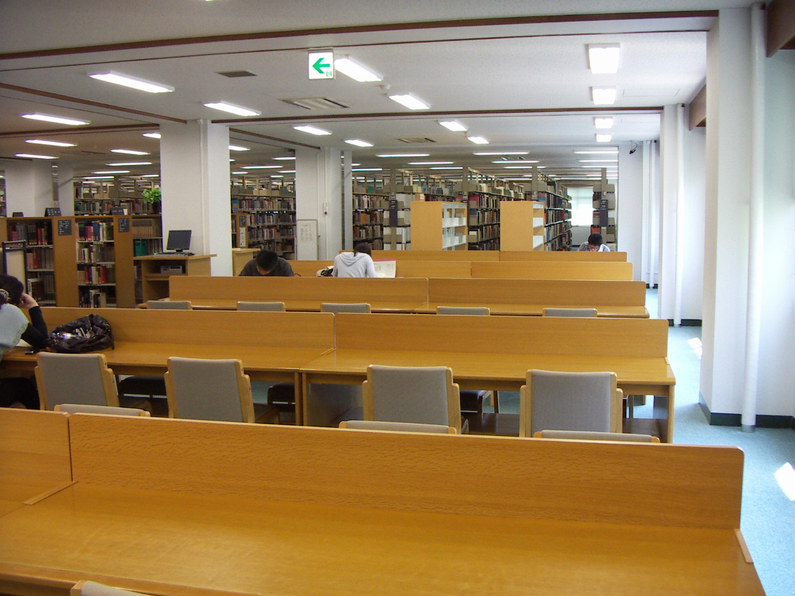 図書館内