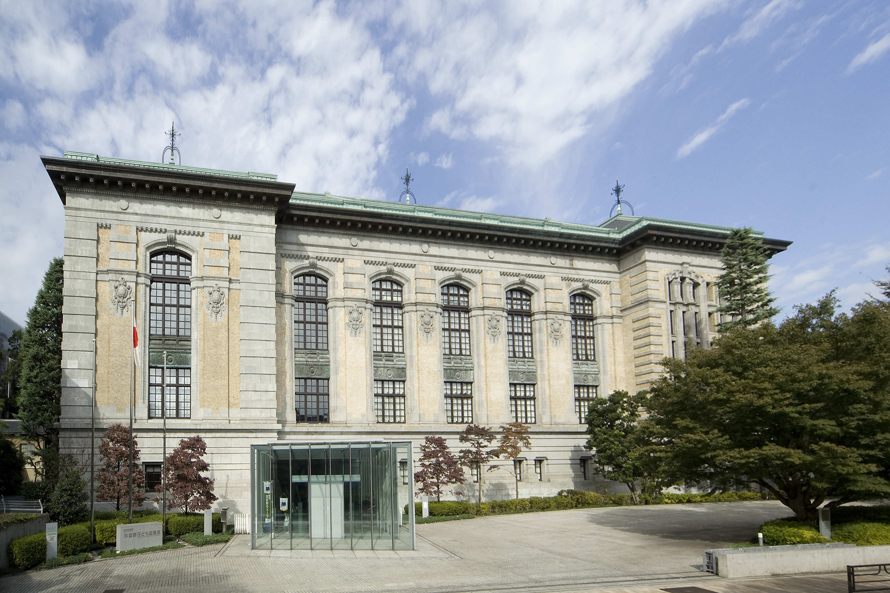 国際子ども図書館外観