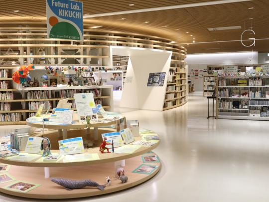 菊池市中央図書館内部