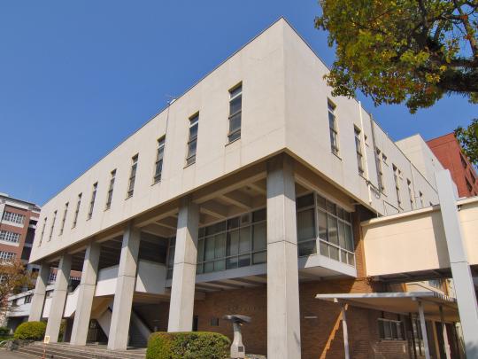 BS創業者石橋正二郎氏より寄贈された医学図書館