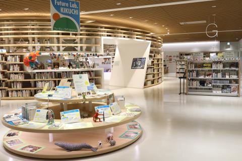 菊池市中央図書館内部