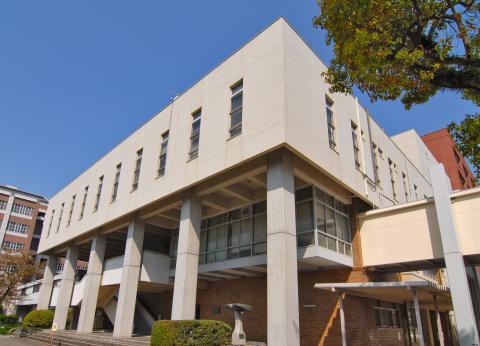 BS創業者石橋正二郎氏より寄贈された医学図書館