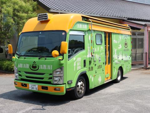 移動図書館車